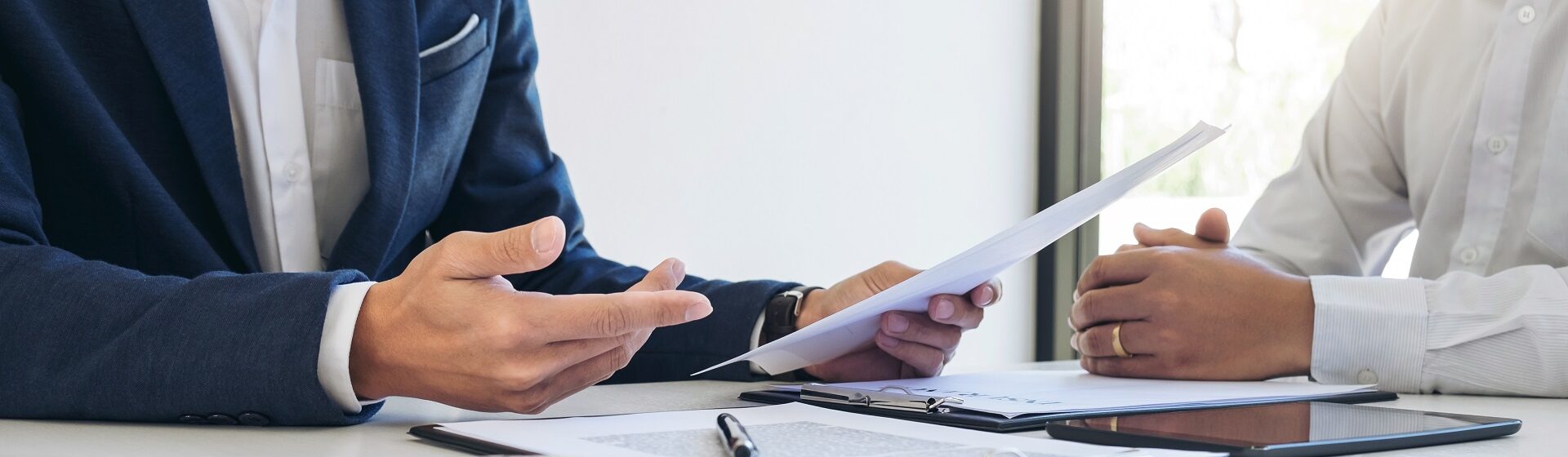 Business Meeting,Consulting,Contract Signing,Client Consultation,Partnership Discussion,Business Agreement,Office Meeting,Professional Advice,Paperwork,Negotiation,Business Discussion,Advisor and Client,Strategy Session,Commercial Deal
