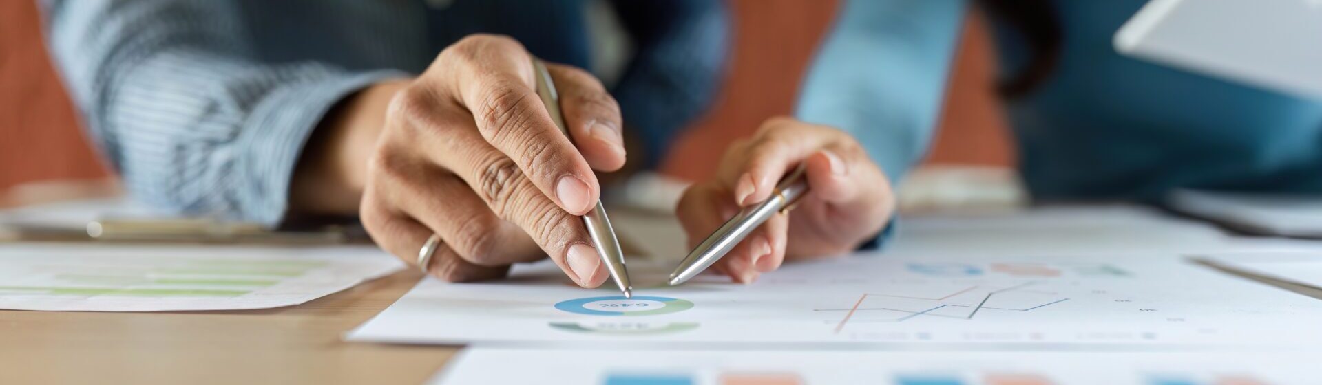 Business Consulting,Data Analysis,KPI Review,Strategy Meeting,Report Discussion,Financial Charts,ESG Reporting,Performance Analysis,Decision Making,Planning Session,Budget Review,Analytics,Collaboration,Stakeholder Meeting,Business Strategy